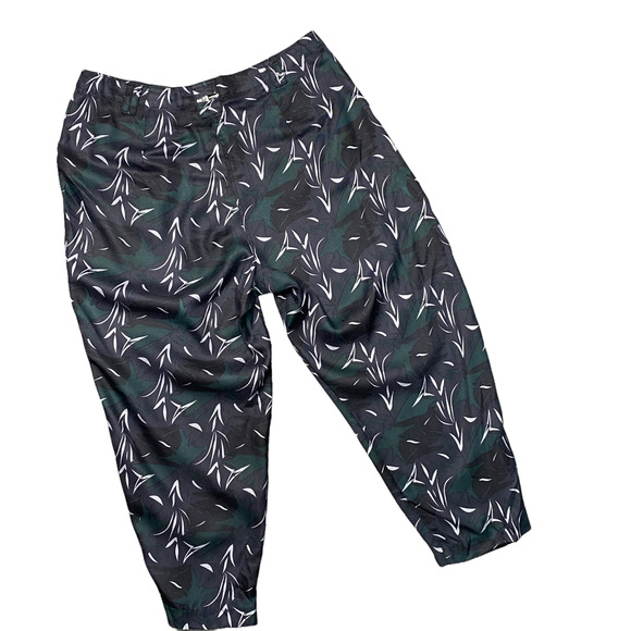 JAMIE SADOCK | sz 10 Women's Black Floral Leaf Silk Tapered Capri Golf Pants - Picture 6 of 6